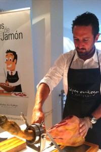 Experiencia de cata y corte de jamón maridado con vino